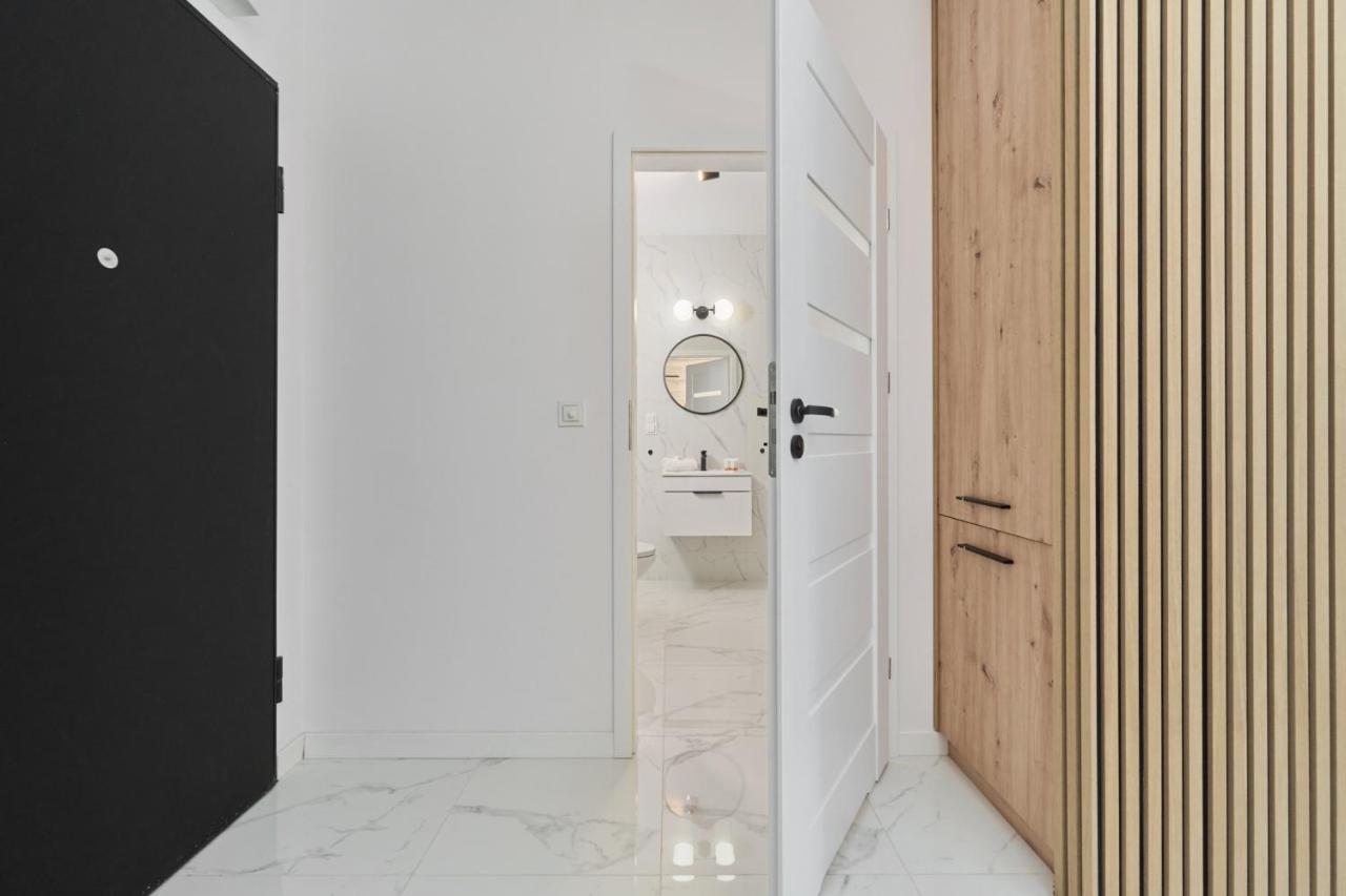 Nowoczesny Apartament Z Balkonem I Parkingiem W Centrum Wroclawia By Noclegi Renters Luaran gambar
